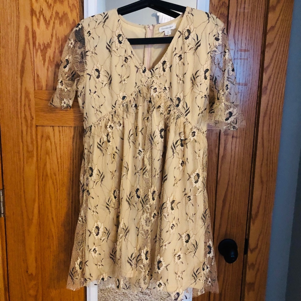 Tan Lace Dress 🌸